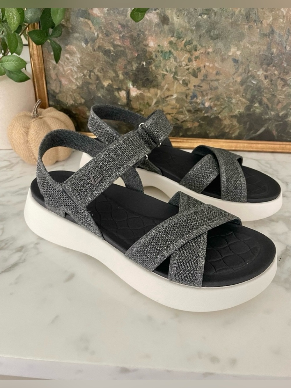 Vivaia Kiara Adaptall Sport Sandals Size 10.5 Gray Comfort